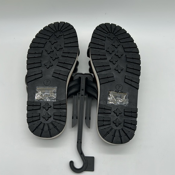 2191- Time And True Women's Black Slide Sandals Size 7 - Picture 8 of 9
